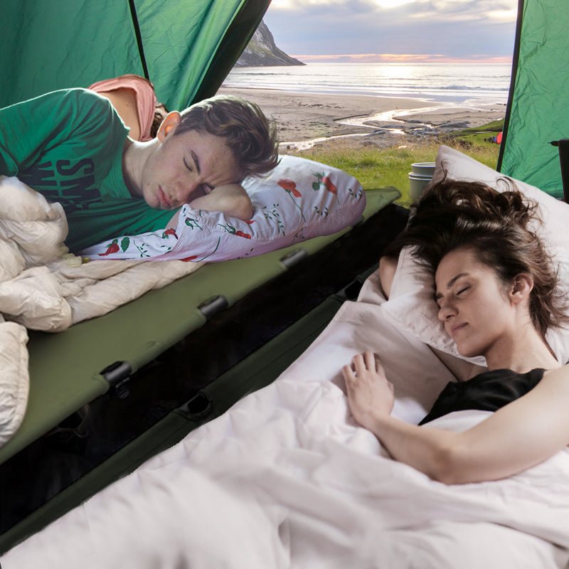 deux-personnes-dorment-sur-lit-de-camp