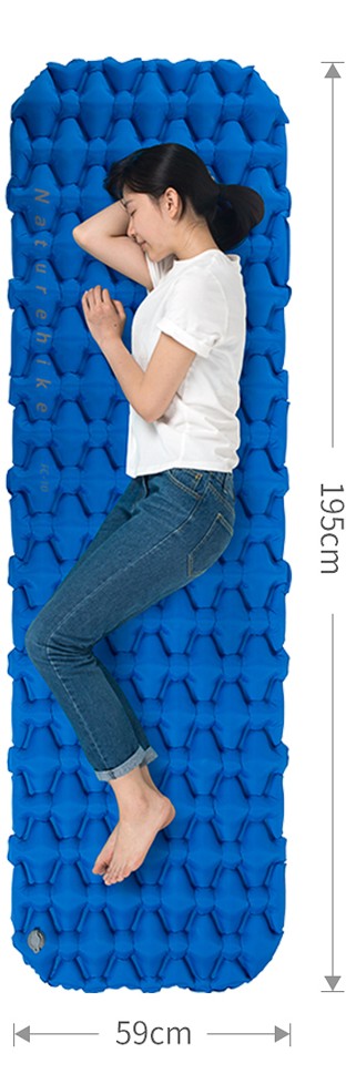femme couche matelas gonflable