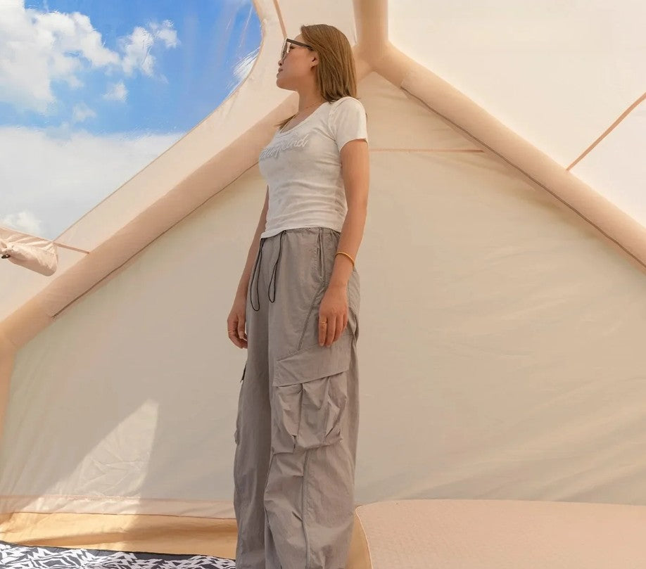 femme-dans-tente-gonflable