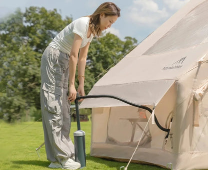 femme-gonfle-tente-gonflable-la-triangulaire