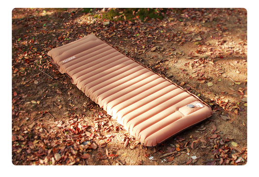 matelas gonflable 1 personne sur sol automne