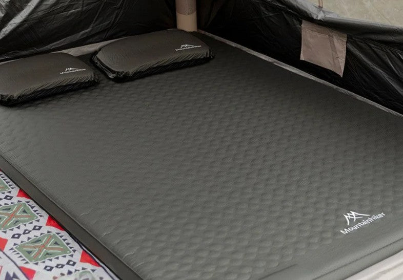 matelas gonflable vert double dans tente