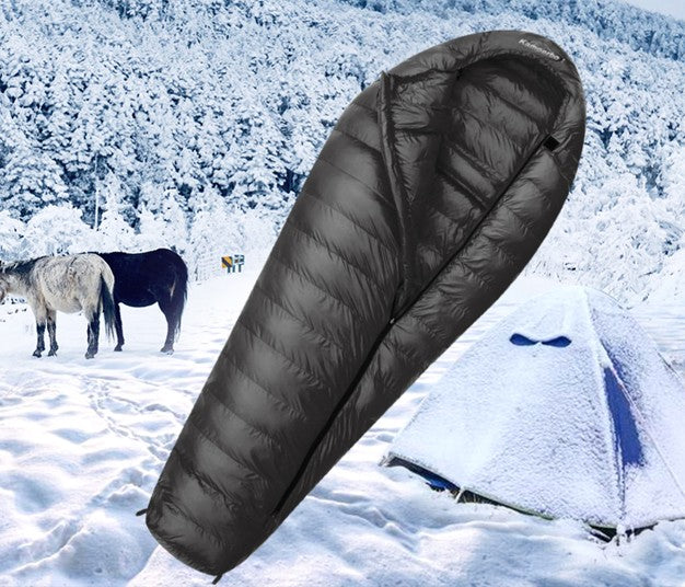 sac-de-couchage-grand-froid-le-synthetique-devant-tente