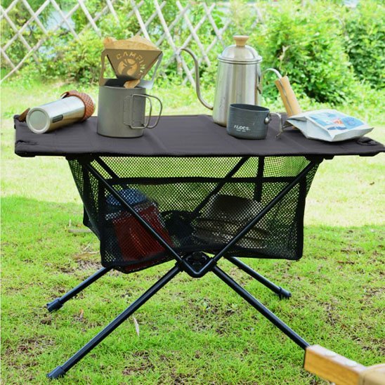 table de camping noir avec filet