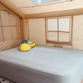 tente-gonflable-interieur-avec-lit-double