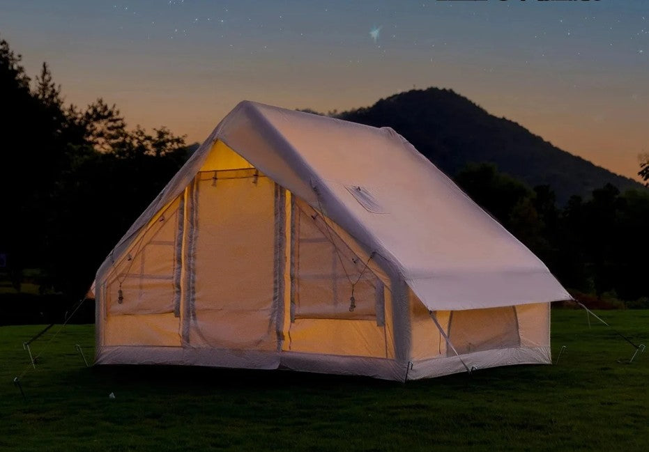 tente-gonflable-sous-ciel-étoilé