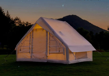 tente-gonflable-sous-ciel-étoilé